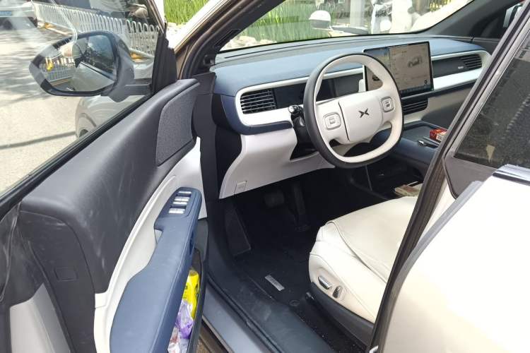 Used XPeng G6 2023 580 Long-Range Max Driver Seat