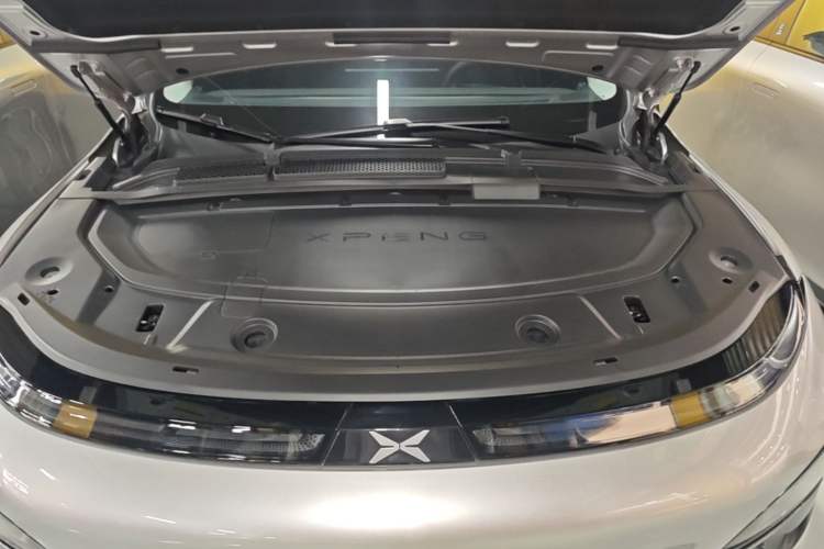 Used XPeng G6 2023 580 Long-Range Pro Engine Bay