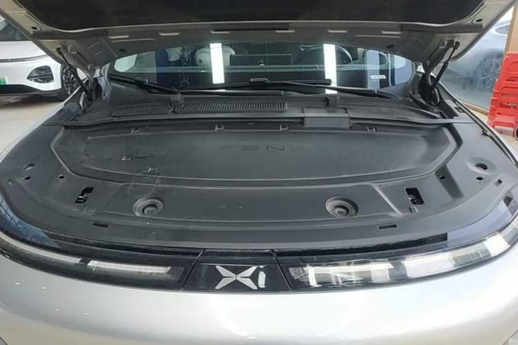 Used XPeng G6 2023 580 Long-Range Max Engine Bay