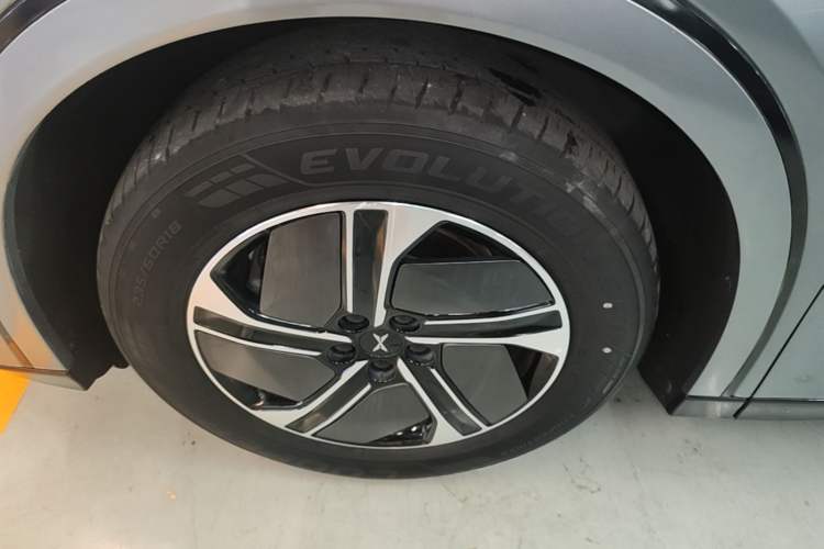 Used XPeng G6 2023 580 Long-Range Pro Exterior 4