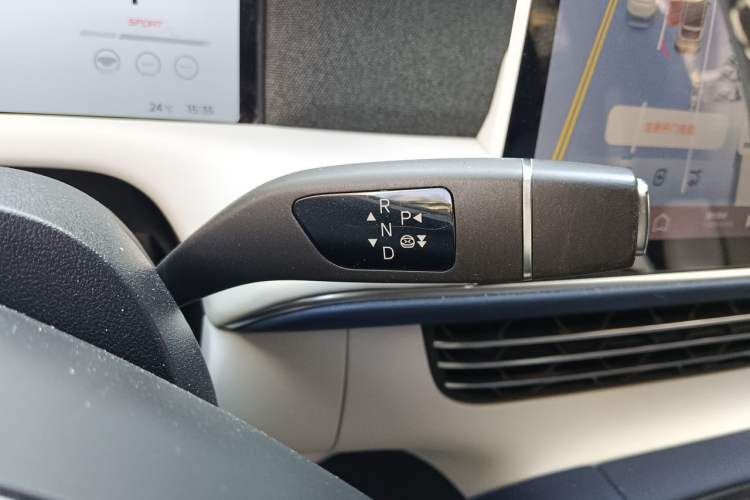Used XPeng G6 2023 580 Long-Range Max Gear Lever