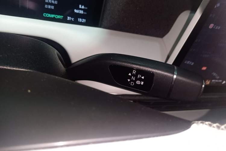 Used XPeng G6 2023 755 Ultra-Long Range Max Gear Lever