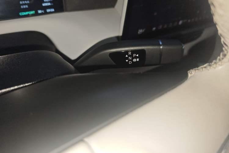 Used XPeng G6 2023 755 Ultra-Long Range Pro Gear Lever