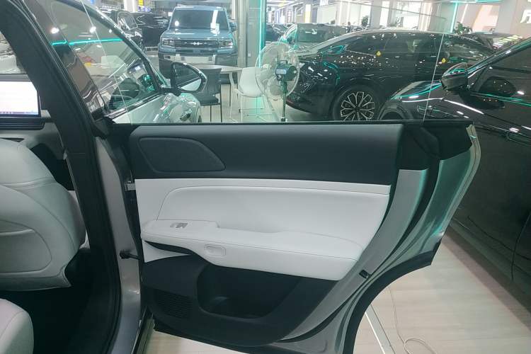 Used XPeng G6 2023 580 Long-Range Max Interior 6