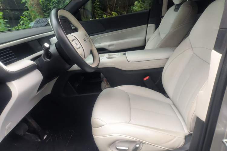 Used XPeng G6 2023 580 Long-Range Pro Left Front Seat