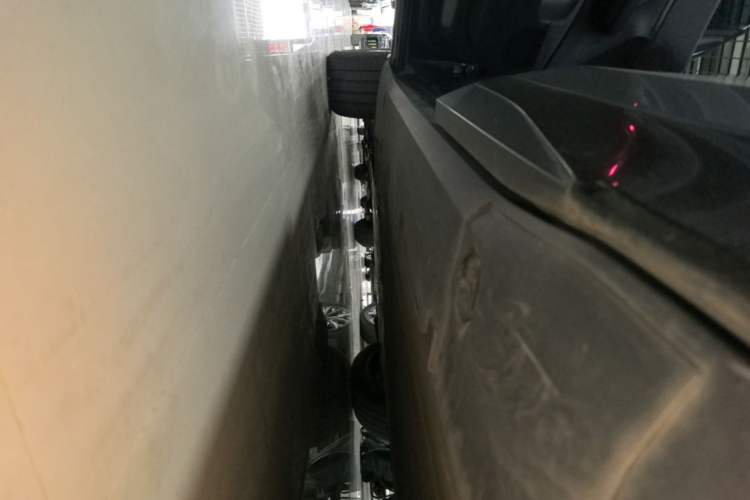 Used XPeng G6 2023 755 Ultra-Long Range Pro Left Side Sill
