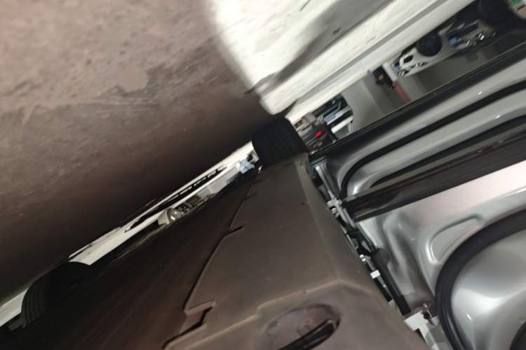 Used XPeng G6 2023 580 Long-Range Pro Left Side Sill