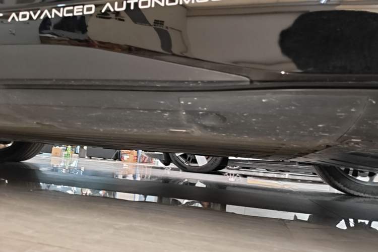 Used XPeng G6 2023 580 Long-Range Max Left Side Sill
