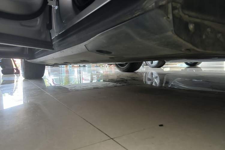 Used XPeng G6 2023 755 Ultra-Long Range Pro Left Side Sill