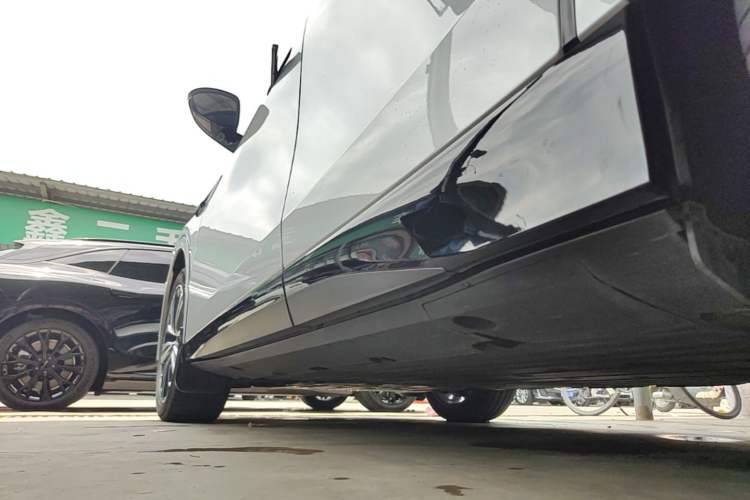 Used XPeng G6 2023 700 Four-Wheel Drive Performance Max Left Side Sill