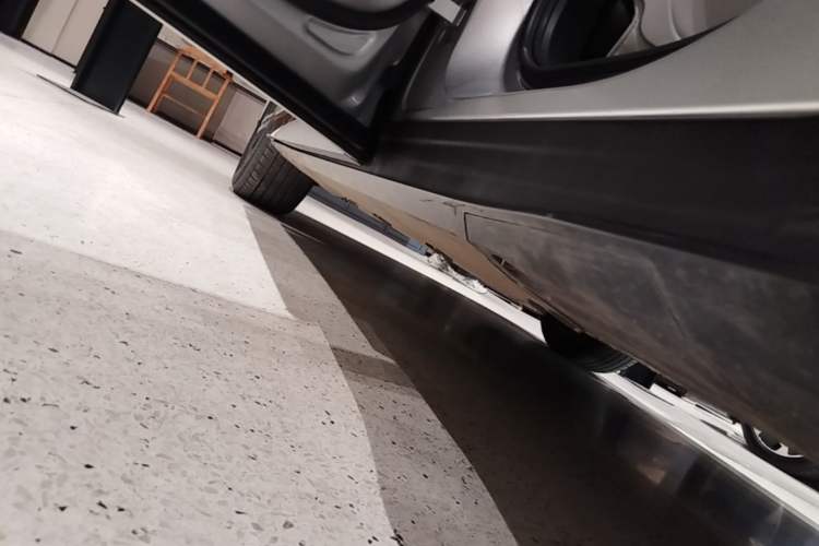 Used XPeng G6 2023 755 Ultra-Long Range Pro Left Side Sill