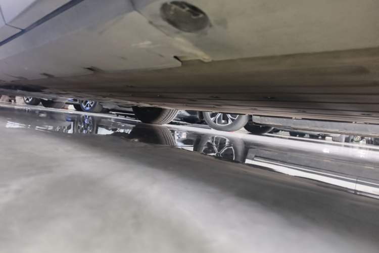 Used XPeng G6 2023 580 Long-Range Max Left Side Sill