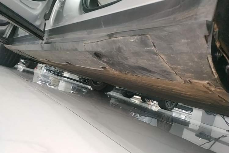 Used XPeng G6 2023 755 Ultra-Long Range Pro Left Side Sill