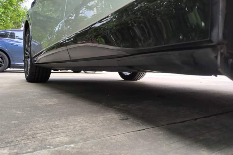 Used XPeng G6 2023 755 Ultra-Long Range Pro Left Side Sill