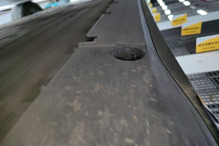 Used XPeng G6 2023 580 Long-Range Max Left Side Sill