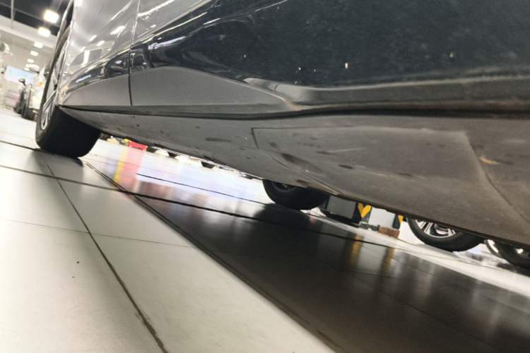 Used XPeng G6 2023 755 Ultra-Long Range Pro Left Side Sill