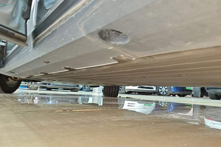 Used XPeng G6 2023 580 Long-Range Pro Left Side Sill