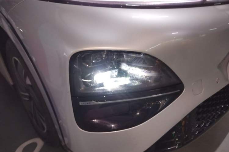 Used XPeng G6 2023 580 Long-Range Max Right Front Headlight