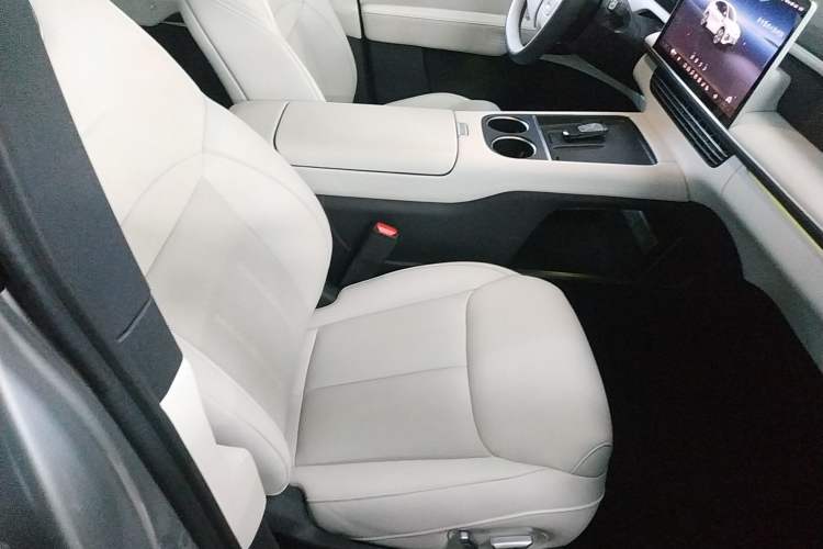 Used XPeng G6 2023 700 Four-Wheel Drive Performance Max Right Front Seat