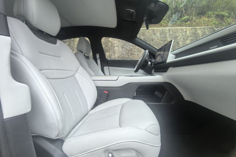 Used XPeng G6 2023 700 Four-Wheel Drive Performance Max Right Front Seat