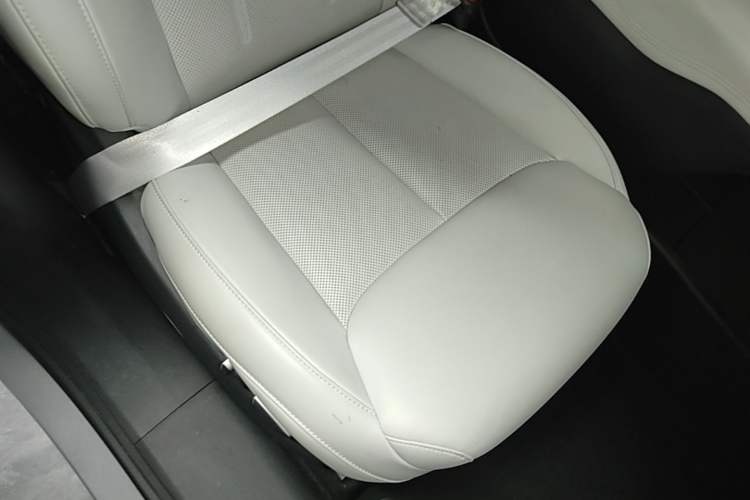 Used XPeng G6 2023 580 Long-Range Max Right Front Seat