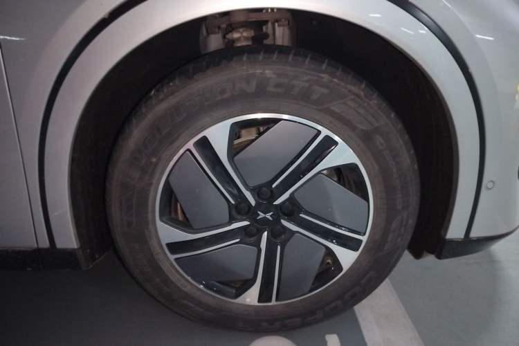 Used XPeng G6 2023 580 Long-Range Max Right Front Wheel Hub