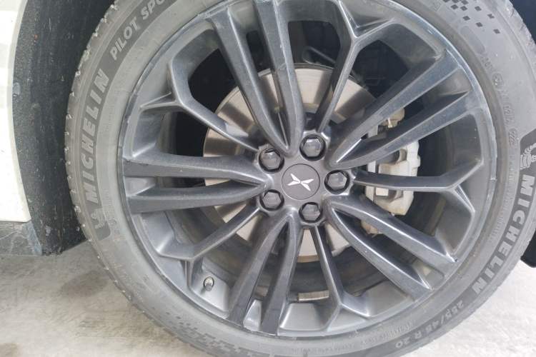 Used XPeng G6 2023 755 Ultra-Long Range Max Right Front Wheel Hub