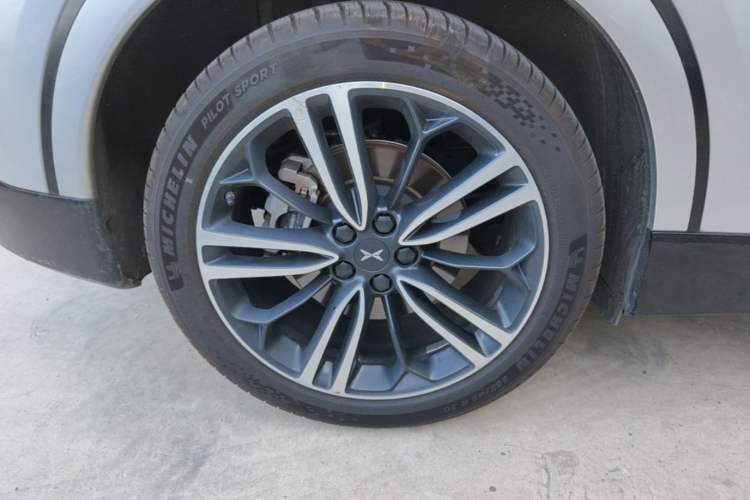 Used XPeng G6 2023 755 Ultra-Long Range Max Right Rear Wheel Hub
