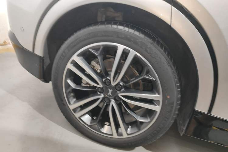 Used XPeng G6 2023 755 Ultra-Long Range Max Right Rear Wheel Hub