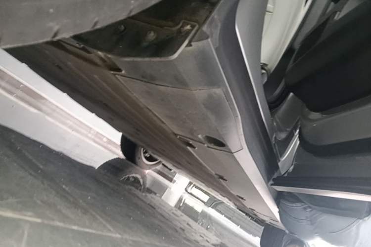 Used XPeng G6 2023 580 Long-Range Max Right Side Sill