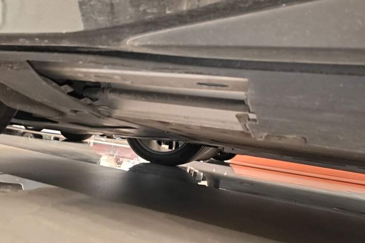 Used XPeng G6 2023 755 Ultra-Long Range Max Right Side Sill
