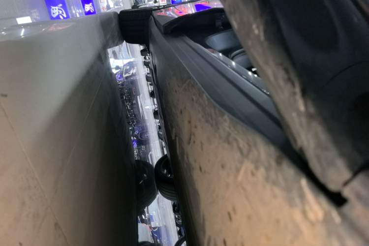 Used XPeng G6 2023 755 Ultra-Long Range Pro Right Side Sill