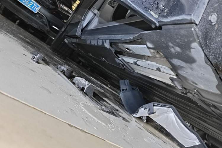 Used XPeng G6 2023 755 Ultra-Long Range Max Right Side Sill