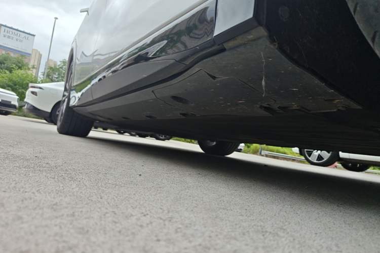 Used XPeng G6 2023 580 Long-Range Pro Right Side Sill