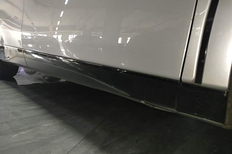 Used XPeng G6 2023 580 Long-Range Max Right Side Sill