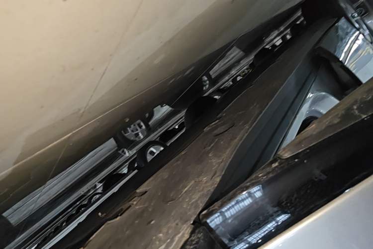 Used XPeng G6 2023 580 Long-Range Pro Right Side Sill