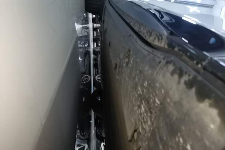Used XPeng G6 2023 580 Long-Range Max Right Side Sill