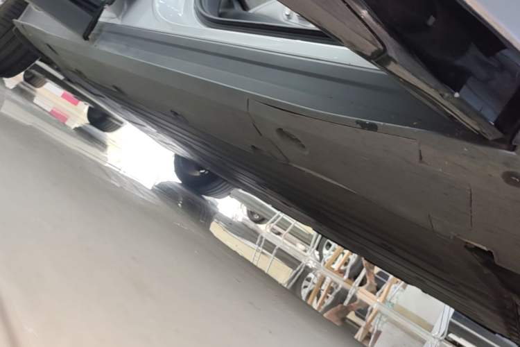 Used XPeng G6 2023 755 Ultra-Long Range Max Right Side Sill