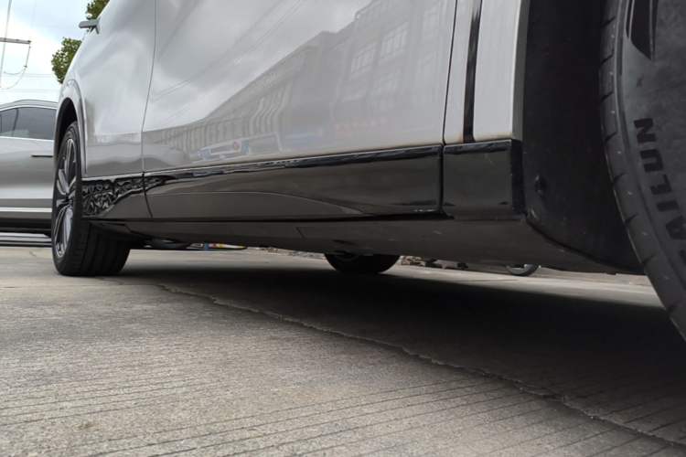 Used XPeng G6 2023 755 Ultra-Long Range Pro Right Side Sill