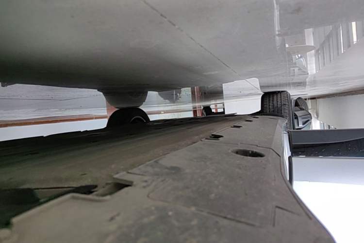 Used XPeng G6 2023 580 Long-Range Max Right Side Sill