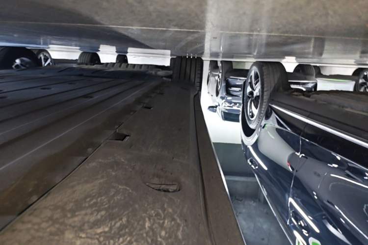 Used XPeng G6 2023 580 Long-Range Max Right Side Sill