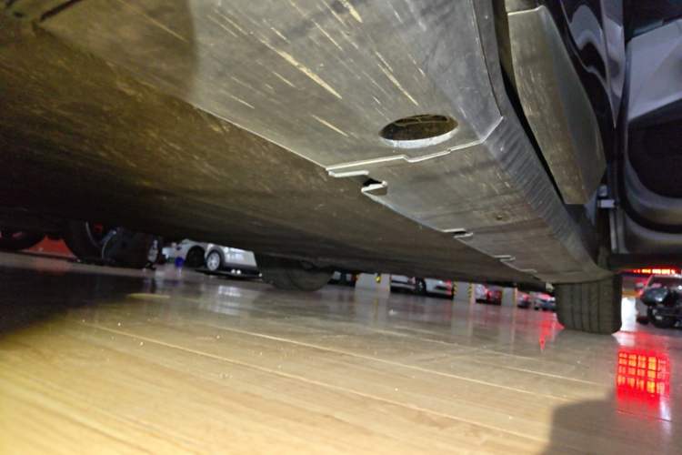 Used XPeng G6 2023 580 Long-Range Max Right Side Sill