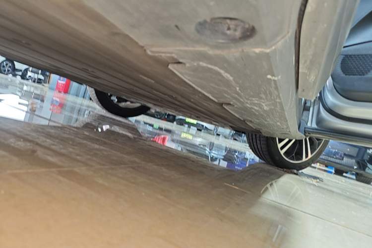 Used XPeng G6 2023 580 Long-Range Pro Right Side Sill