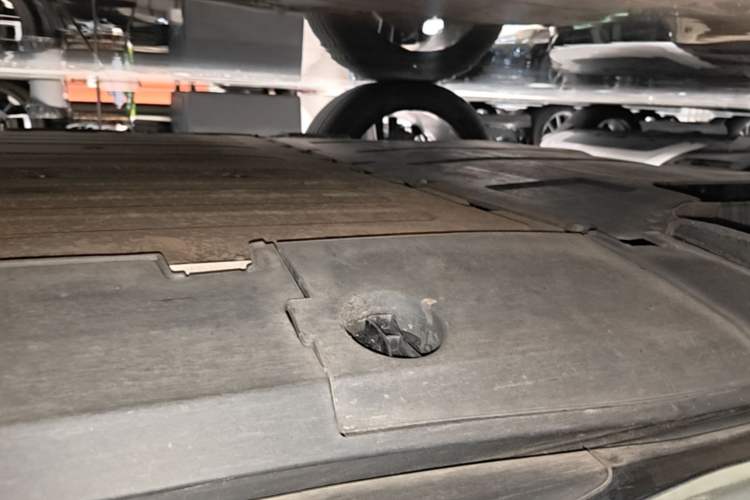 Used XPeng G6 2023 755 Ultra-Long Range Pro Right Side Sill