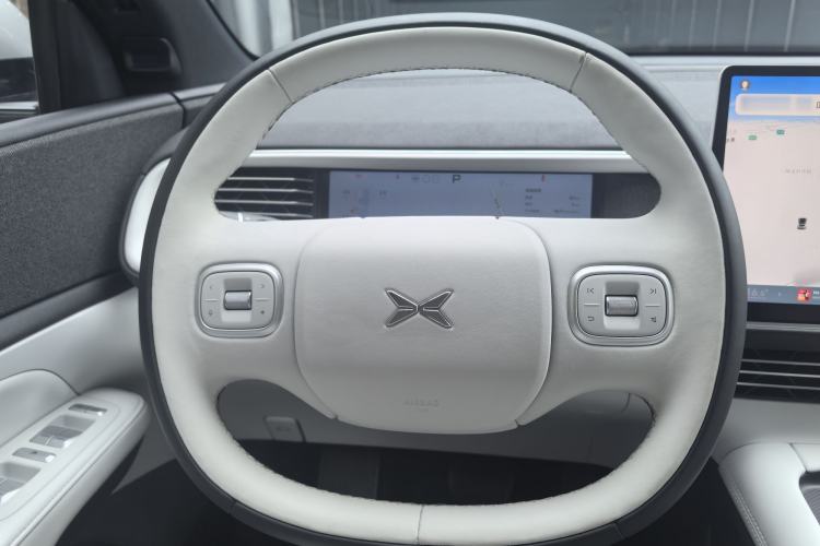 Used XPeng G6 2023 700 Four-Wheel Drive Performance Max Steering Wheel