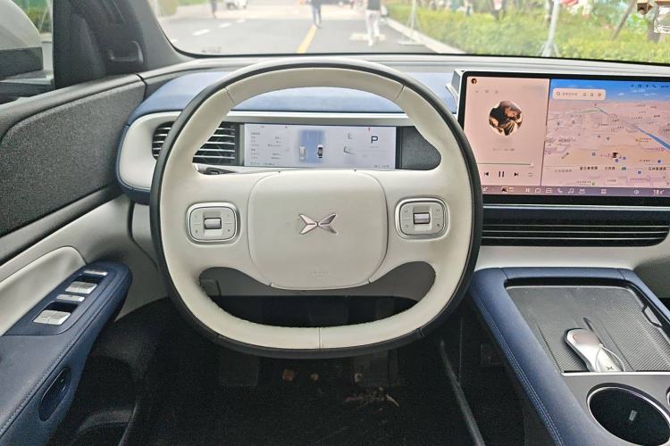Used XPeng G6 2023 755 Ultra-Long Range Max Steering Wheel