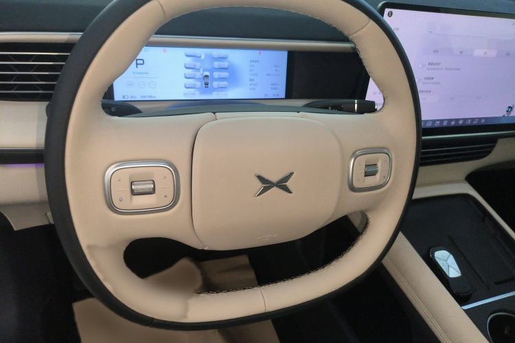 Used XPeng G6 2023 580 Long-Range Max Steering Wheel