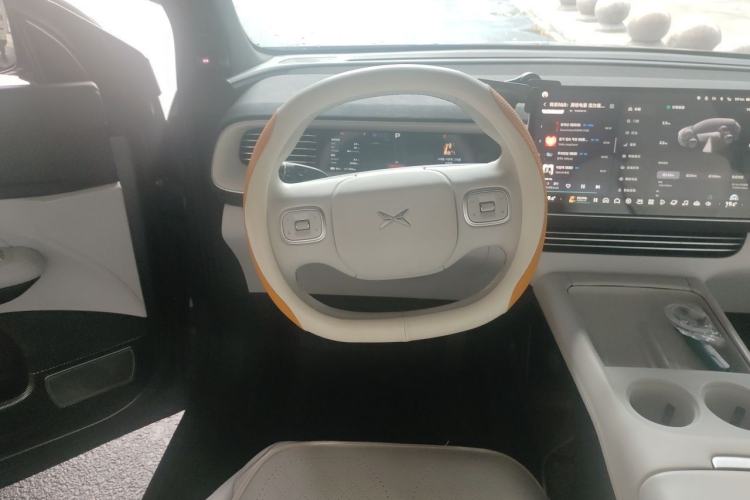 Used XPeng G6 2023 755 Ultra-Long Range Max Steering Wheel