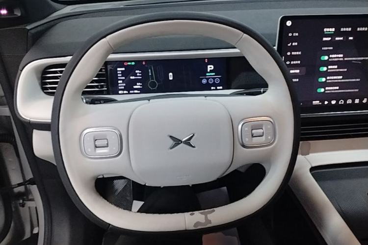 Used XPeng G6 2023 755 Ultra-Long Range Max Steering Wheel