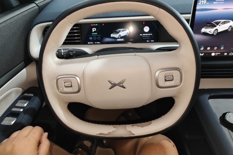 Used XPeng G6 2023 755 Ultra-Long Range Max Steering Wheel